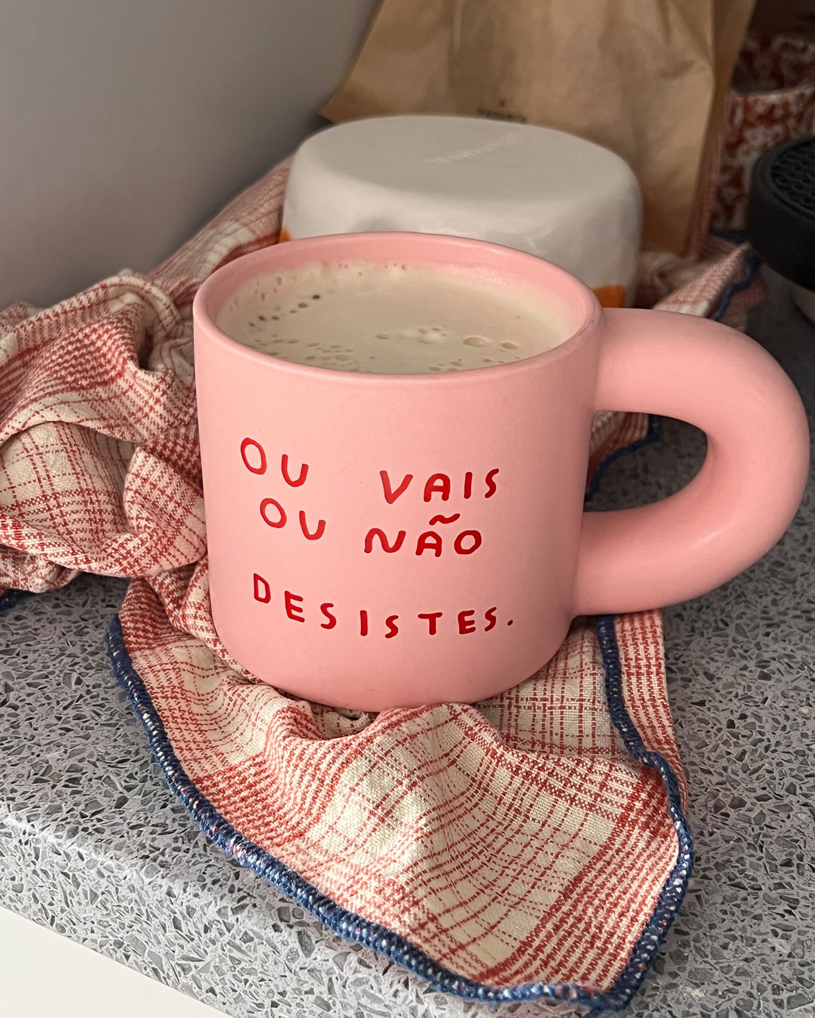 OU VAIS OU NÃO DESISTES.